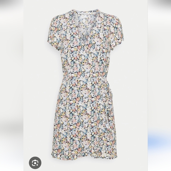 Abercrombie & Fitch Floral Short Sleeve Ruffle Wrap Mini Dress - Picture 2 of 7